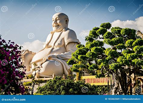 The Statue Of A Vietnamese Girl, Sculpted By Le Thanh Nhon, Located In ...