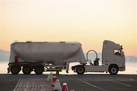 Hopper Bottom Trailers: Optimal Solution for Bulk Material Transport