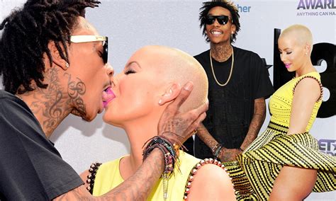 BET Awards 2013: Amber Rose's billowing dress reveals her bare derrière ...