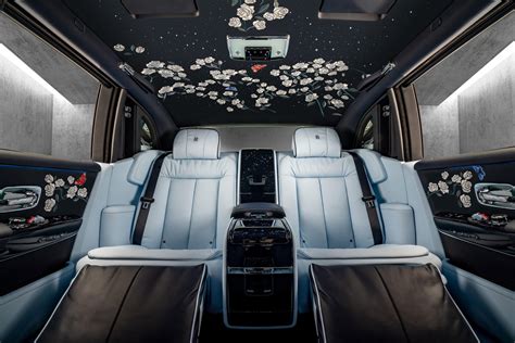 This Rolls-Royce Phantom's interior features one million stitches - CNET