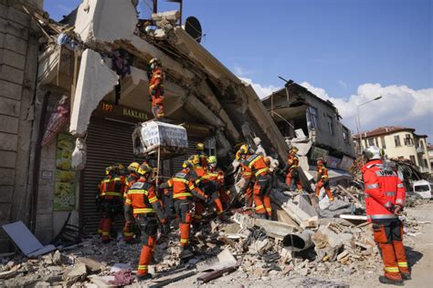 Rescue hopes dwindle as earthquake death toll passes 28,000