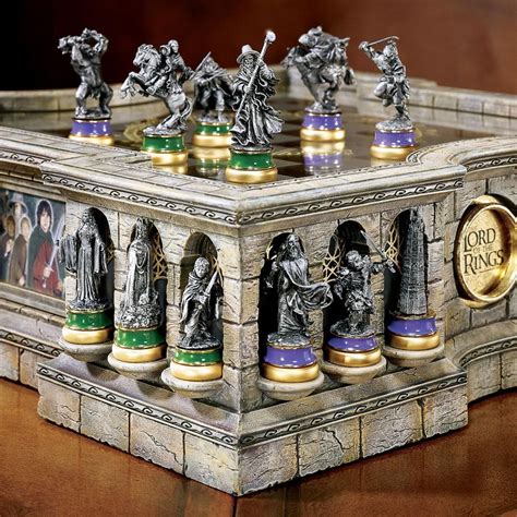 The Lord of the Rings Collector's Chess Set by The Noble Collection ...