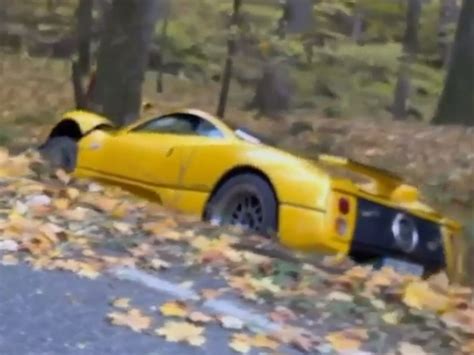 Watch: Zonda C12 S crashed into ditch - Driven Car Guide