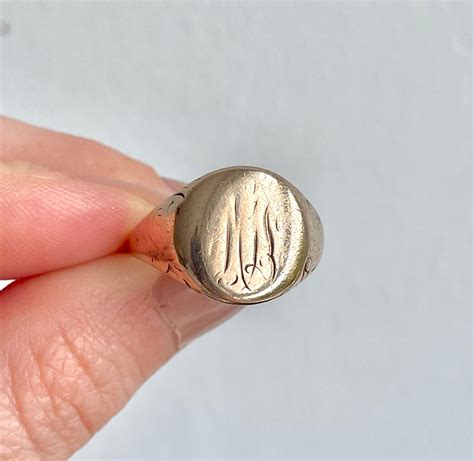 Beautiful Antique Engraved Signet Ring in 9 Carat Gold | Etsy