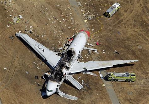 Boeing 777 Crashes at San Francisco International Airport - Viet Thuc