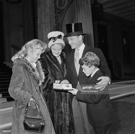 John Mills with his wife Mary Hayley Bell , daughter Hayley Mills and ...