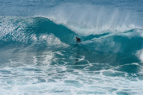 A Complete Guide to Surfing Maui in Hawaii | Best Surf Destinations