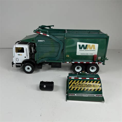 Toy Garbage Truck Wm Mack Side Loader | Wow Blog