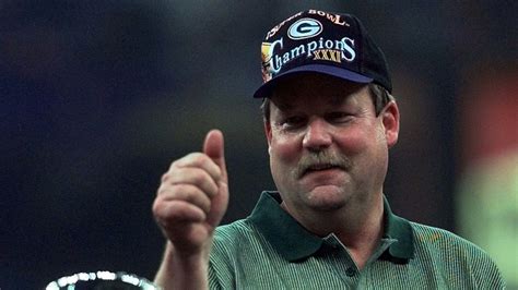 Mike Holmgren: Packers 'didnt handle it very well' with Aaron Rodgers