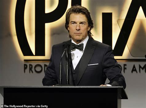 Beaming Tom Cruise poses for a backstage snap beside glamorous Kate ...