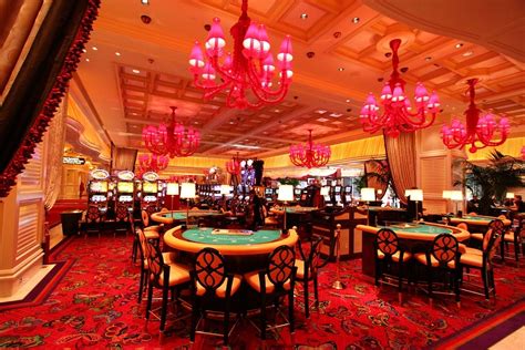 What’s the best poker room to play at in Las Vegas for beginners ...