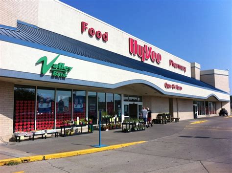 Hy-Vee Food Store - Grocery - 901 S 4th St, Clinton, IA - Phone Number ...