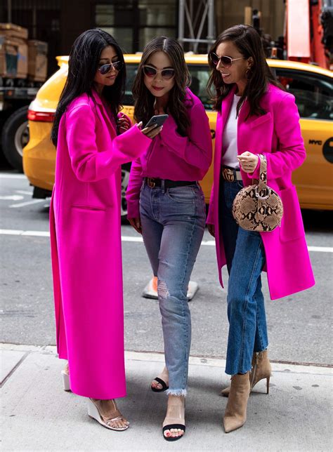 Pin by Nell Bos on Inspirações | Bright winter outfits, Hot pink ...