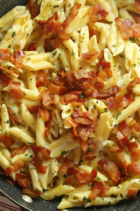 Creamy Bacon Alfredo Pasta!