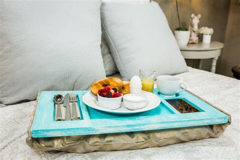 How To - Home & Family: DIY Breakfast-In-Bed Beanbag Tray