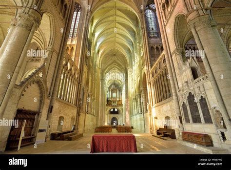 Basilica of saint quentin hi-res stock photography and images - Alamy