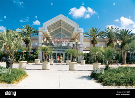 Entrance to the shopping mall - Sarasota Square Mall in Sarasota ...