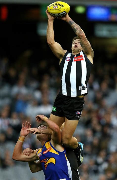 Picture special: Collingwood forward Jamie Elliott dirty that Sherrin ...