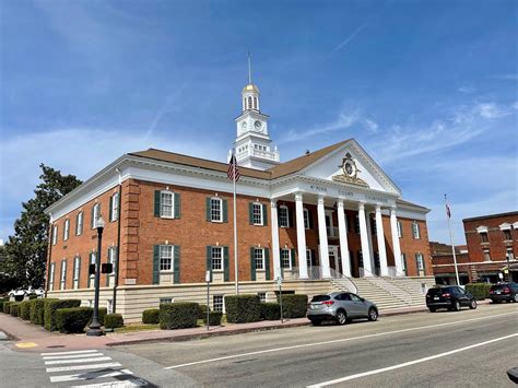 McMinn County Courthouse in Athens, Tennessee. Built in 1966 using the ...