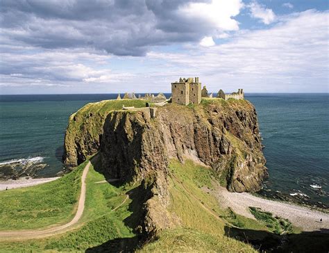 From Stonehaven to Dunnottar Castle | AA RatedTrips.com