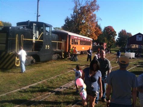 This Fall Foliage Train Ride In Michigan Is Truly Beautiful Tecumseh ...