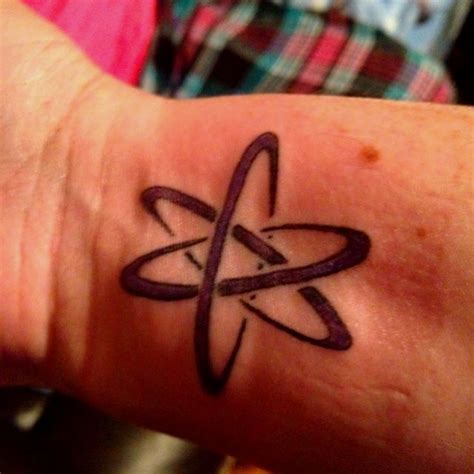 atom tattoo - Google Search Chemistry Tattoo, Science Tattoo, Atom ...