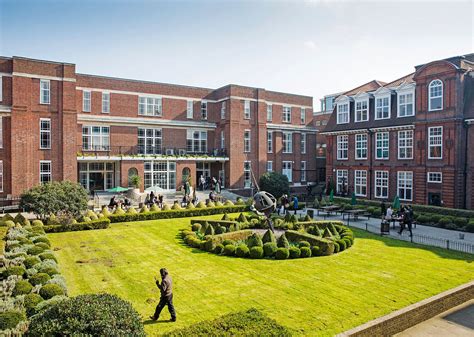 الدراسة في Regent's University London بريطانيا | كلية ريجينتس للأعمال لندن