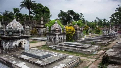 The Tomb of Mir Jaffer, the Nawab who indirectly helped the British ...