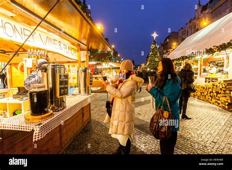 Prague Wenceslas Square, Christmas markets, Honey wine stall on market ...