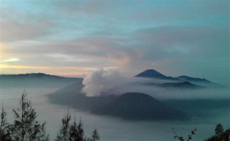 Gunung Bromo, Sunrise dan Lautan Pasir yang Tak Terpisahkan