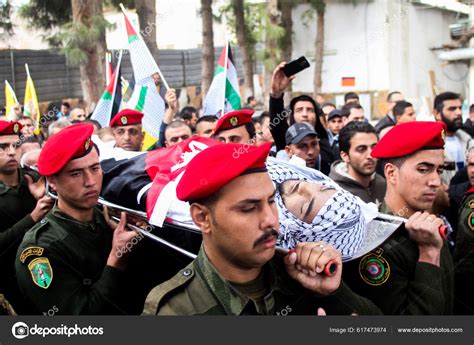 West Bank Ramallah Palestinian Security Officers Carry Body Year Old ...