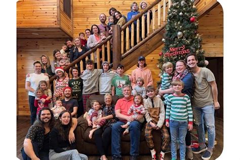 Hanson Brothers Pose with Their Entire Family During Holidays: Photo