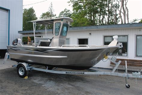 18'-6" Centre Console Challenger Aluminum Boat - by Silver Streak Boats