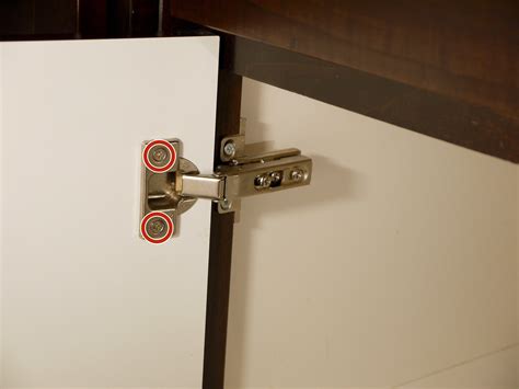 Fix Broken Kitchen Cabinet Hinges – Things In The Kitchen