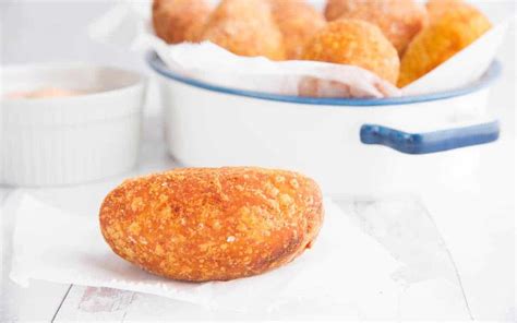 Rellenos de Papa (Picadillo-Stuffed Potato Fritters)