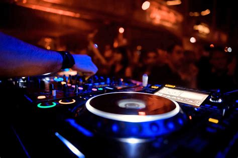 12 Best Nightclubs in Chicago - Where to Party at Night in Chicago – Go ...