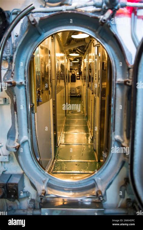 Interior of the submarine USS Drum in the USS Alabama Battleship ...