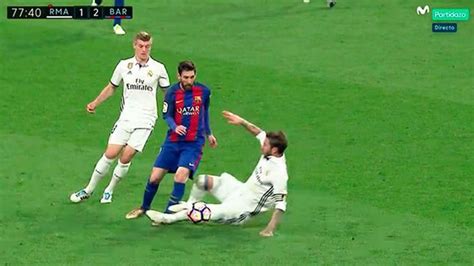 Sergio Ramos tackles Leo Messi | Leo messi, Real madrid players, Red card