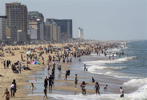 Virginia Beach Oceanfront was closed today. But it was packed. [Photo ...