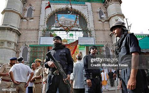 The Khwaja Moinuddin Chishti Dargah Photos and Premium High Res ...