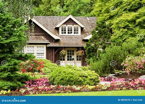 Landscaping log cabin stock photo. Image of home, flowerbed - 9859570