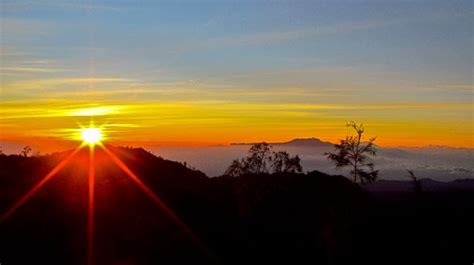 Tips dan Trik Berburu Sunrise Gunung Bromo - Yoshiewafa