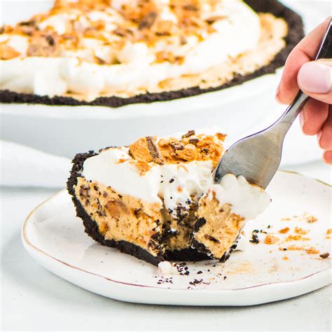 Butterfinger Pie - The Itsy-Bitsy Kitchen