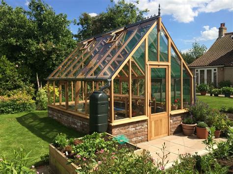 How to Purchase a Small Inexpensive Greenhouse