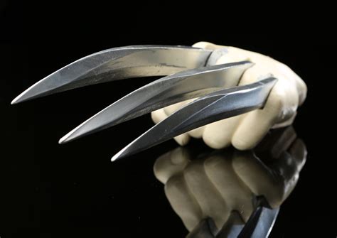 X-MEN ORIGINS: WOLVERINE - Wolverine (Hugh Jackman) Claws in Hand Cast ...