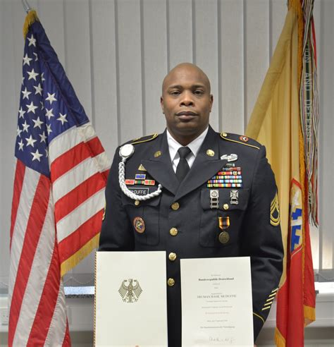 Knight's Brigade Soldier receives Badge of Honor | Article | The United ...