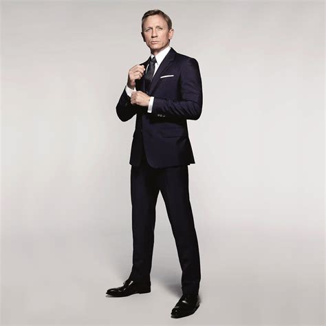 Daniel Craig Dresses Up For Heineken – Bond Suits