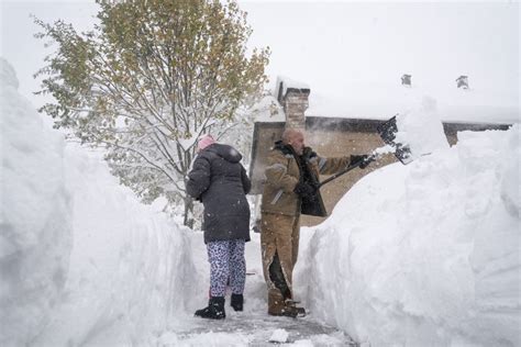 Buffalo snow: Historic storm slams western New York with nearly 6 feet ...