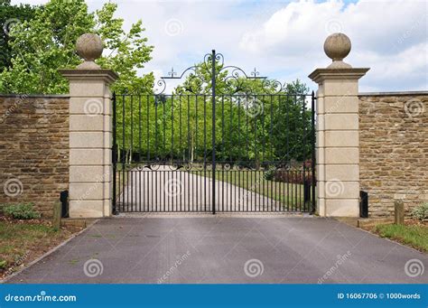 Bloxburg Mansion With Gates