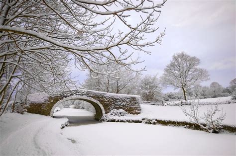 13 of the Most Stunning Villages in England | Winter scenes, Village ...